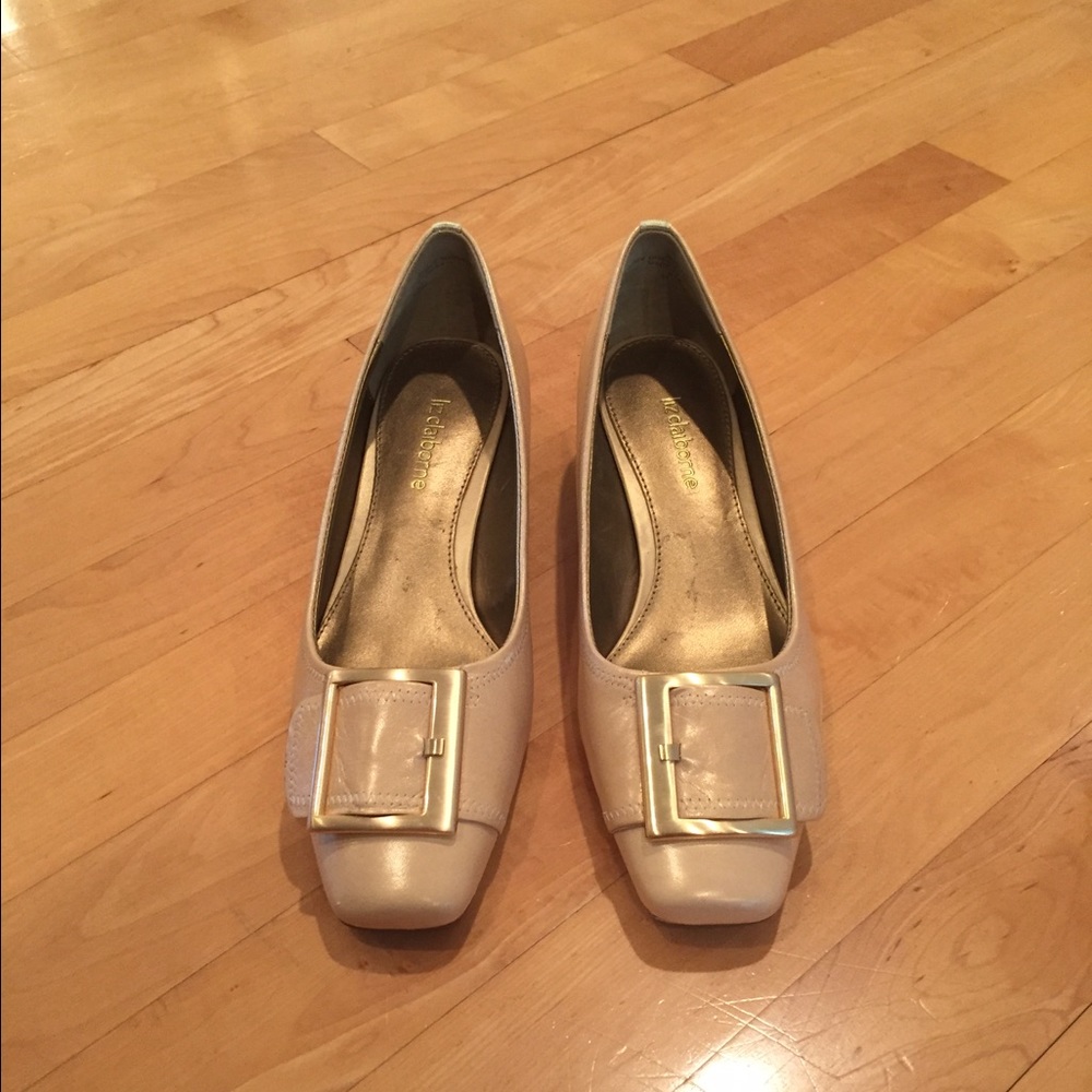 Liz Claiborne Nude Metallic Kitten Heels
